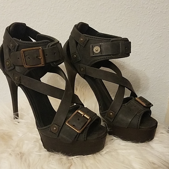Burberry platform buckle heels - Picture 1 of 5